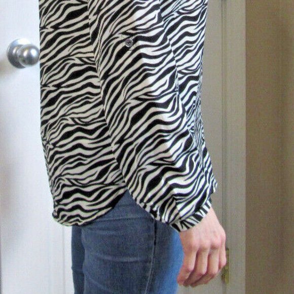 Black White Blouse Tiger Stripes, BCBGMAXAZRI, Button Long Sleeve Office Size S - Picture 7 of 15